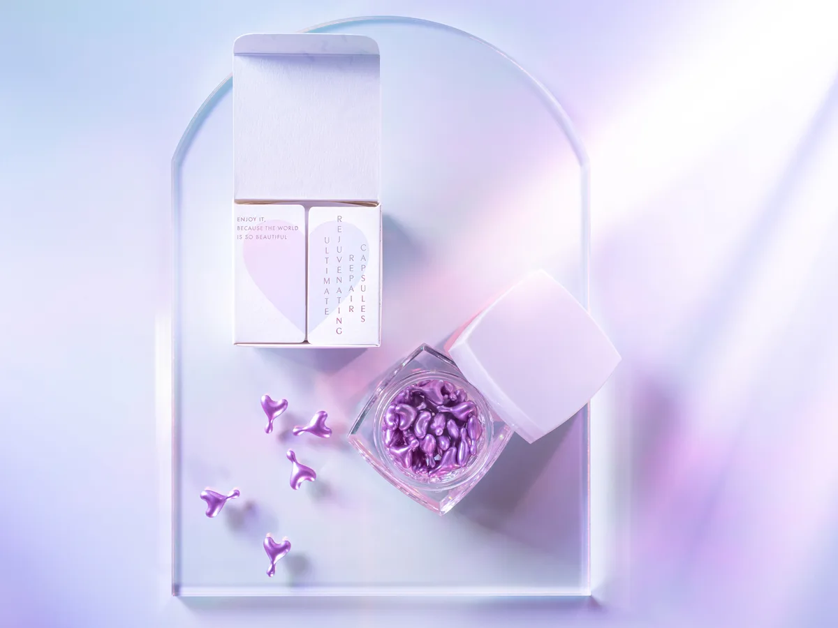LOVISM 時空膠囊罐裝置於漸層背景